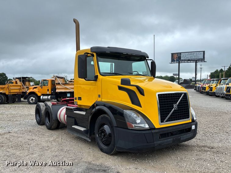image for item FC1748 2016 Volvo VNL semi truck
