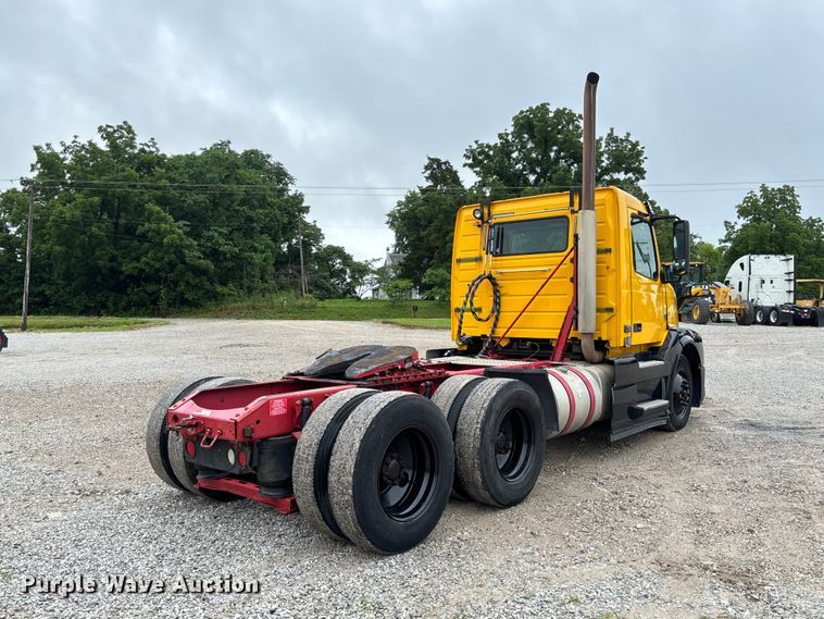 image for item FC1748 2016 Volvo VNL semi truck