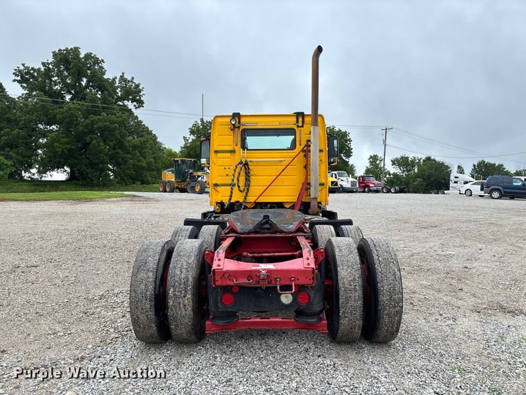 image for item FC1748 2016 Volvo VNL semi truck