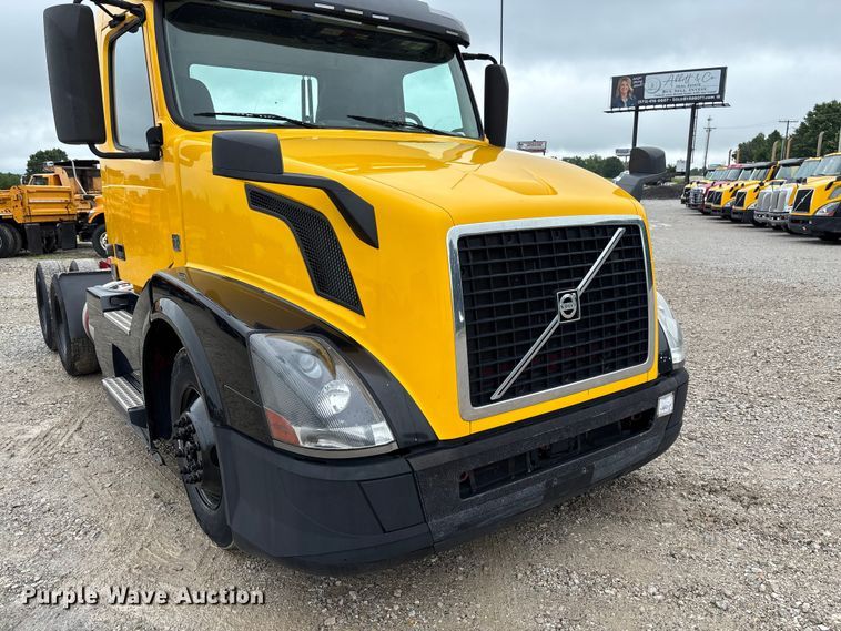 image for item FC1748 2016 Volvo VNL semi truck