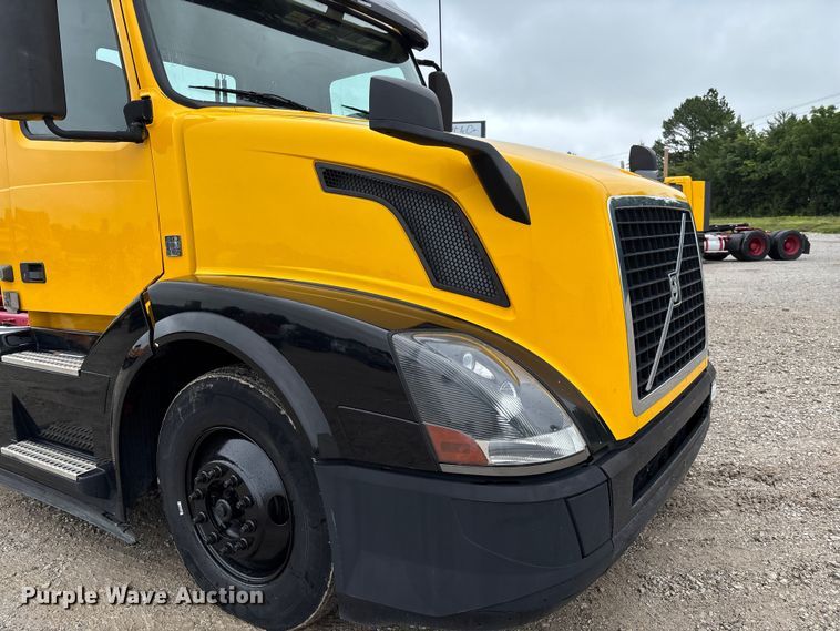 image for item FC1748 2016 Volvo VNL semi truck