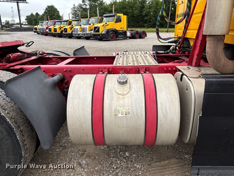 image for item FC1748 2016 Volvo VNL semi truck
