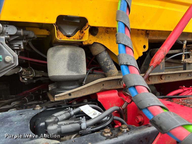 image for item FC1748 2016 Volvo VNL semi truck