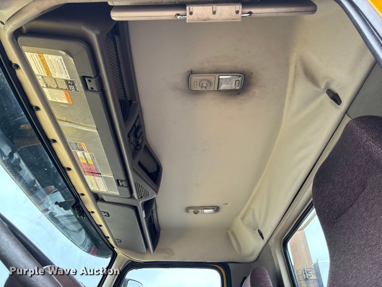 image for item FC1748 2016 Volvo VNL semi truck