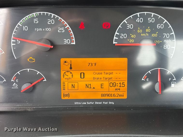 image for item FC1748 2016 Volvo VNL semi truck