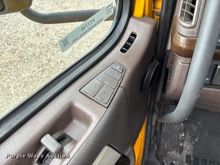 image for item FC1748 2016 Volvo VNL semi truck