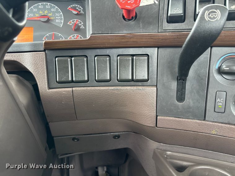 image for item FC1748 2016 Volvo VNL semi truck