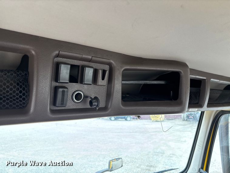 image for item FC1748 2016 Volvo VNL semi truck