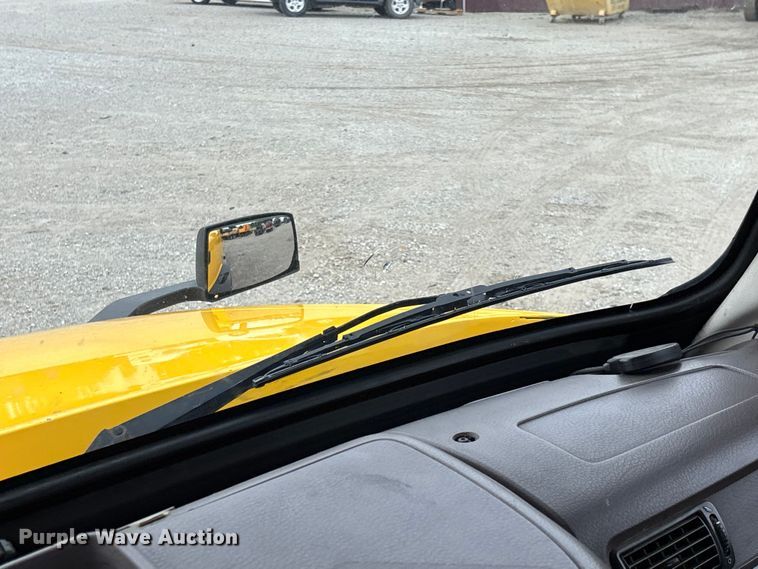 image for item FC1748 2016 Volvo VNL semi truck