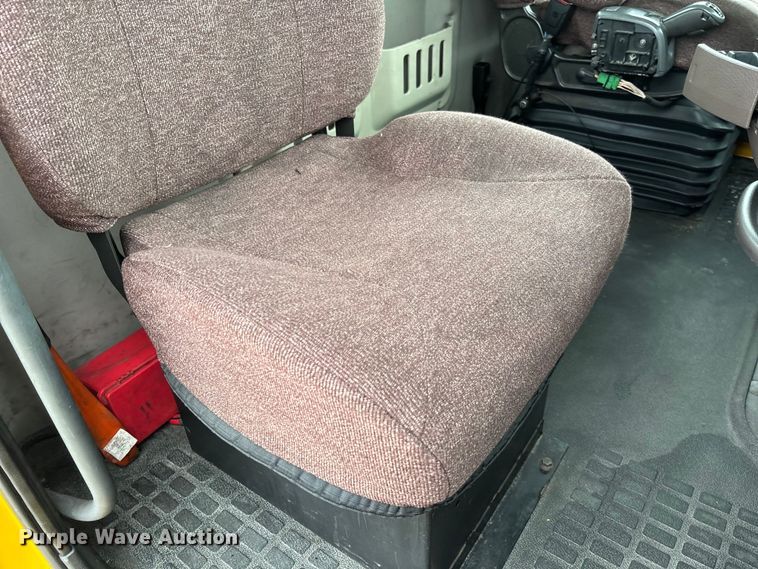 image for item FC1748 2016 Volvo VNL semi truck