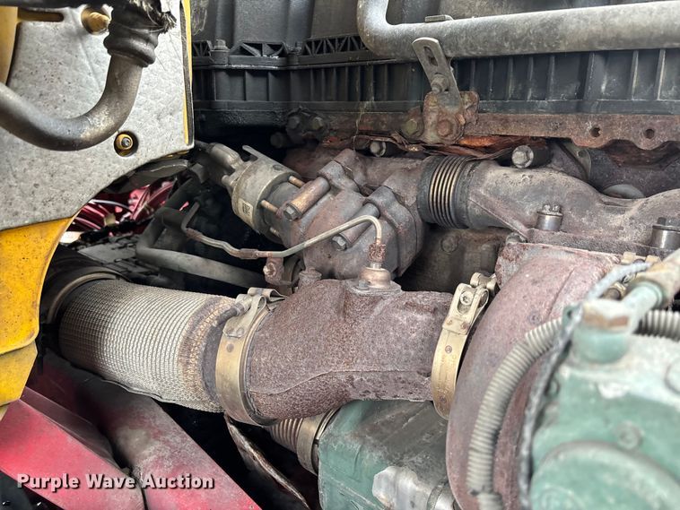 image for item FC1748 2016 Volvo VNL semi truck