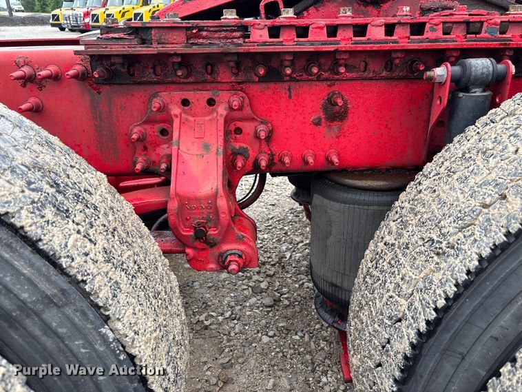 image for item FC1748 2016 Volvo VNL semi truck