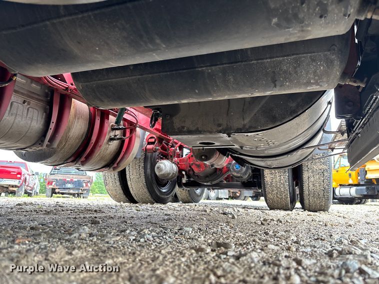 image for item FC1748 2016 Volvo VNL semi truck