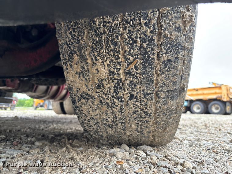 image for item FC1748 2016 Volvo VNL semi truck