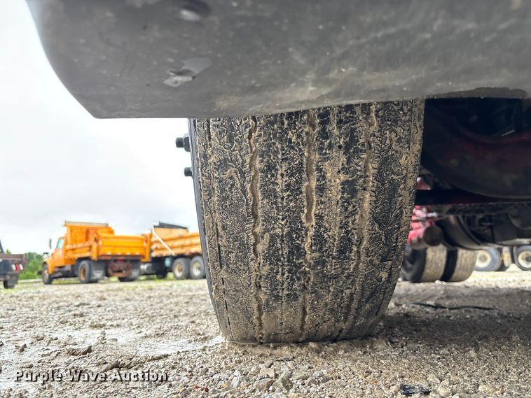image for item FC1748 2016 Volvo VNL semi truck