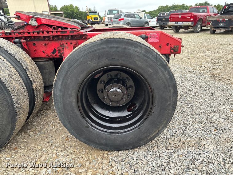 image for item FC1748 2016 Volvo VNL semi truck