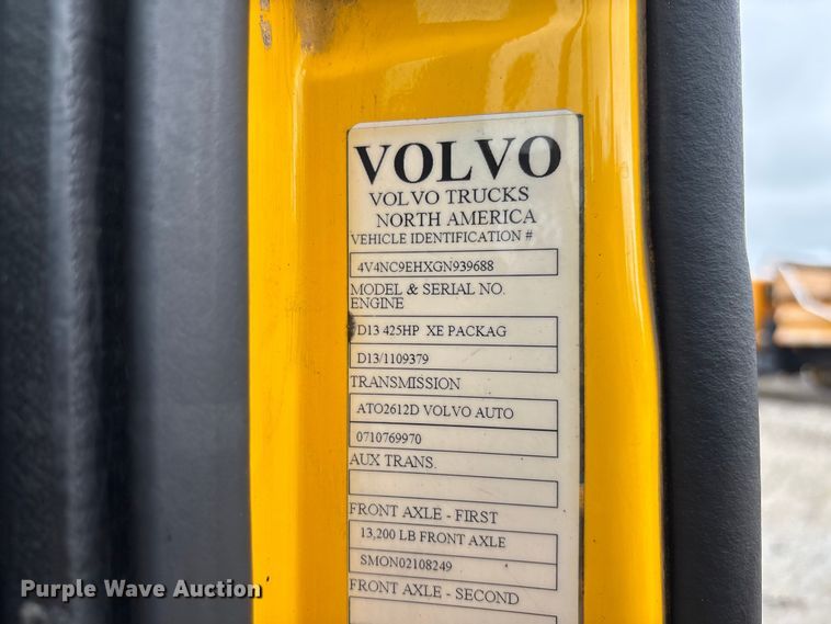 image for item FC1748 2016 Volvo VNL semi truck