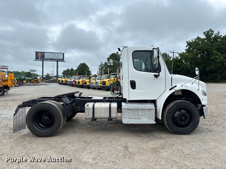 image for item FC1749 2015 Freightliner Business Class M2 106 semi truck