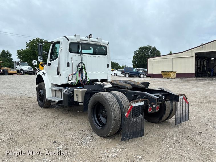 image for item FC1749 2015 Freightliner Business Class M2 106 semi truck