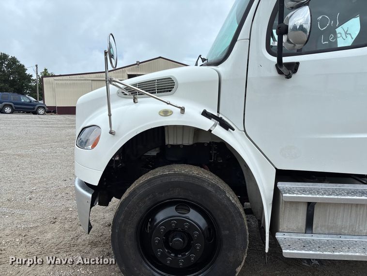 image for item FC1749 2015 Freightliner Business Class M2 106 semi truck