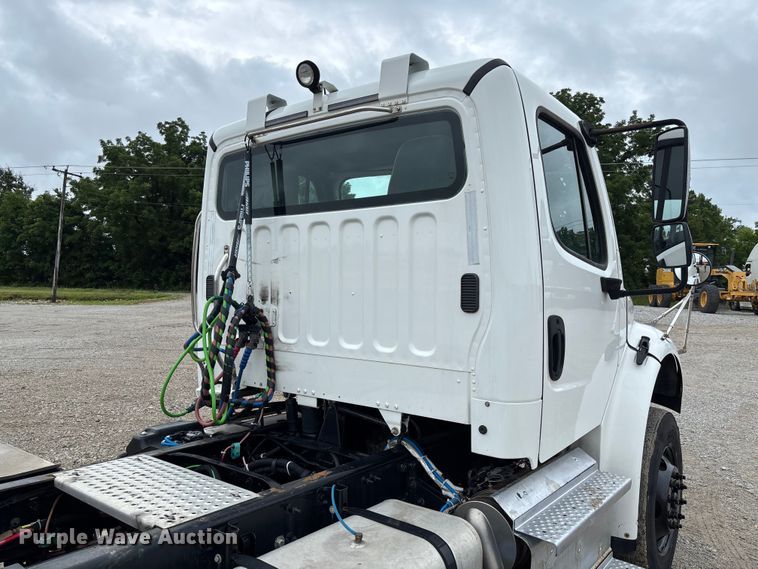 image for item FC1749 2015 Freightliner Business Class M2 106 semi truck