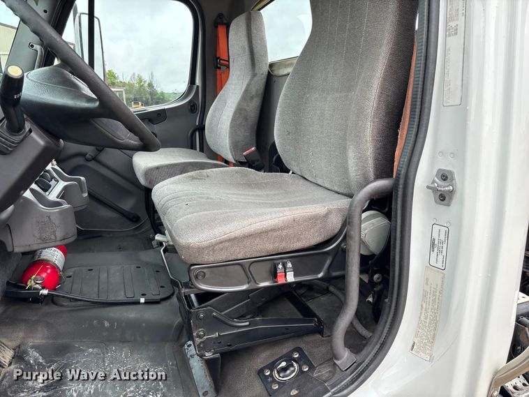 image for item FC1749 2015 Freightliner Business Class M2 106 semi truck