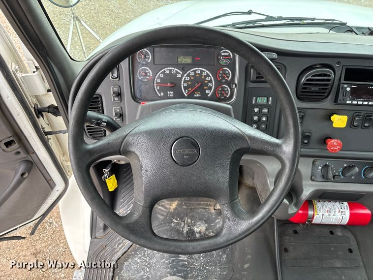 image for item FC1749 2015 Freightliner Business Class M2 106 semi truck