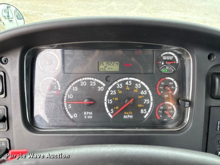 image for item FC1749 2015 Freightliner Business Class M2 106 semi truck