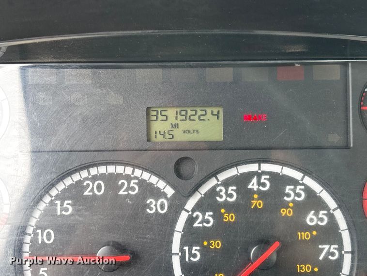 image for item FC1749 2015 Freightliner Business Class M2 106 semi truck