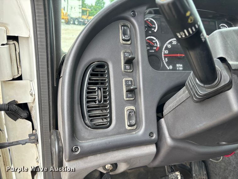 image for item FC1749 2015 Freightliner Business Class M2 106 semi truck