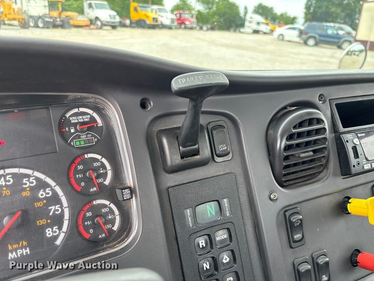 image for item FC1749 2015 Freightliner Business Class M2 106 semi truck