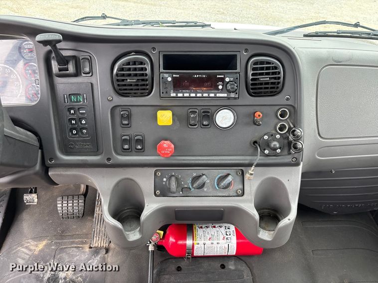 image for item FC1749 2015 Freightliner Business Class M2 106 semi truck
