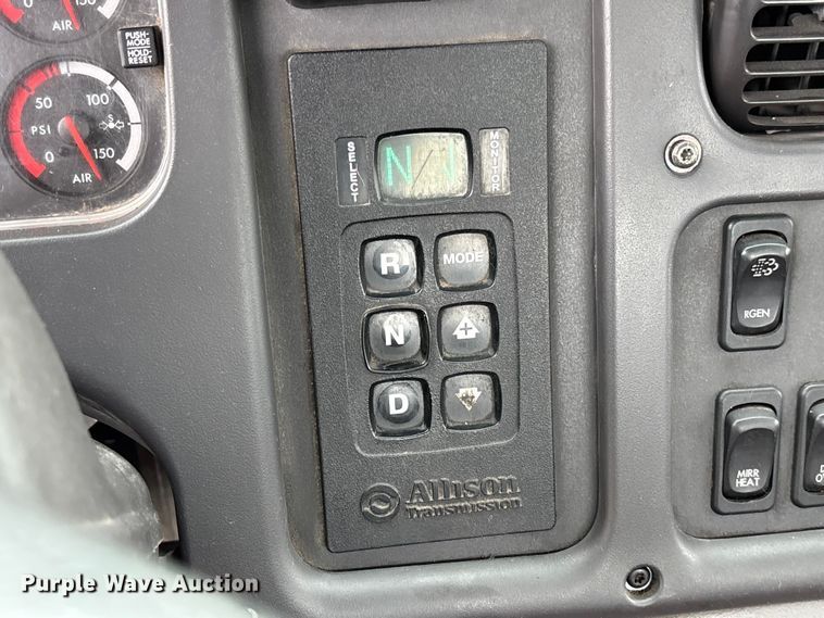 image for item FC1749 2015 Freightliner Business Class M2 106 semi truck