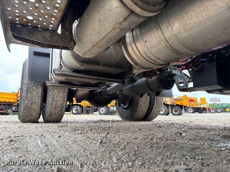 image for item FC1749 2015 Freightliner Business Class M2 106 semi truck