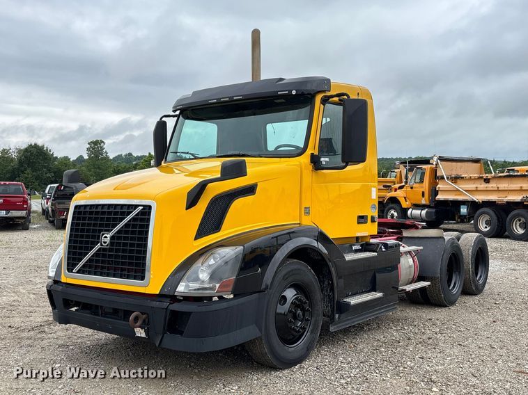 image for item FC1750 2017 Volvo VNL semi truck