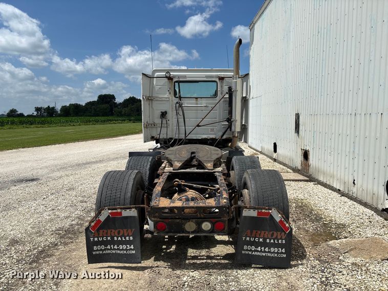 image for item FC1774 2002 Volvo VNL semi truck