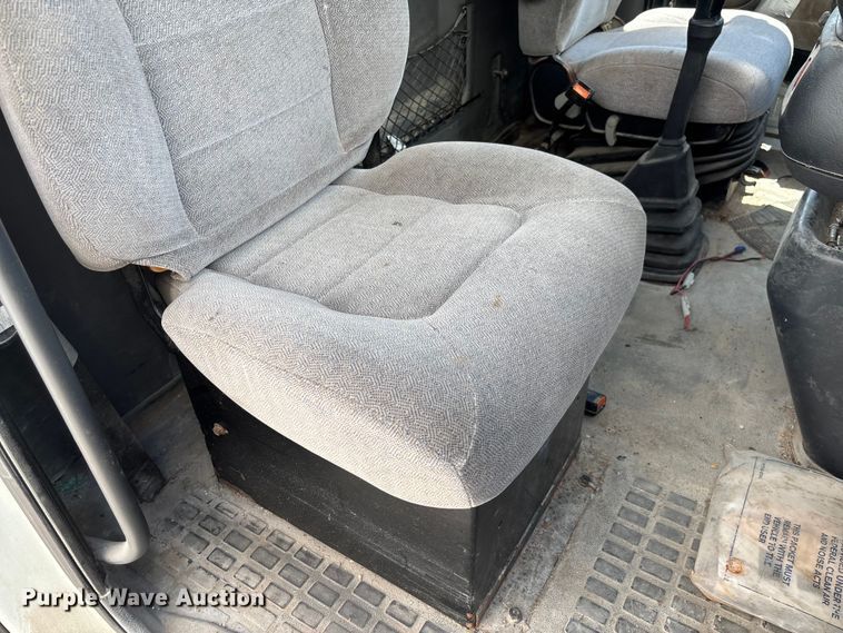image for item FC1774 2002 Volvo VNL semi truck