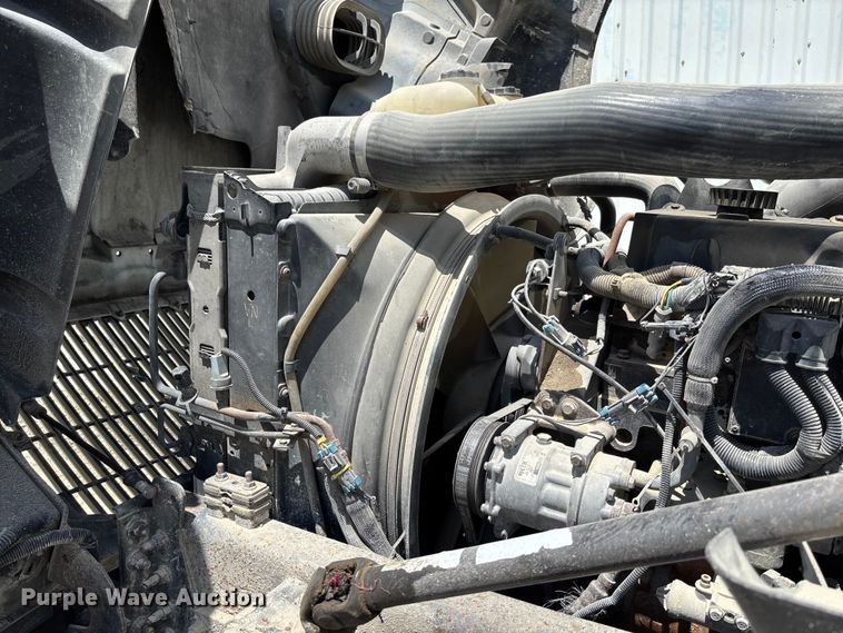 image for item FC1774 2002 Volvo VNL semi truck