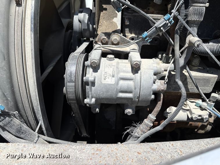 image for item FC1774 2002 Volvo VNL semi truck