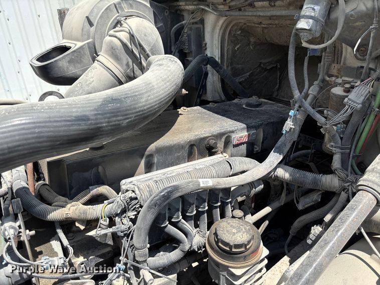image for item FC1774 2002 Volvo VNL semi truck
