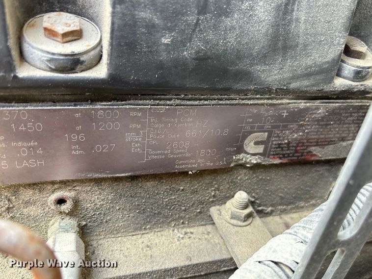 image for item FC1774 2002 Volvo VNL semi truck