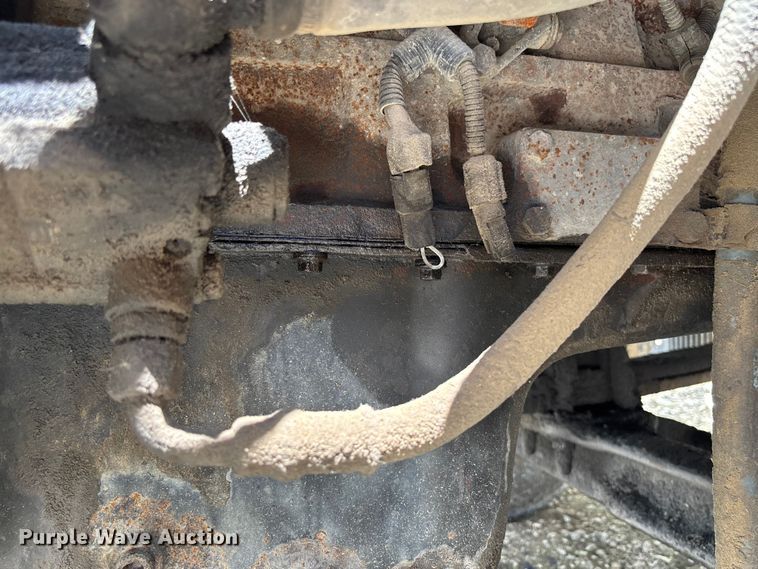 image for item FC1774 2002 Volvo VNL semi truck
