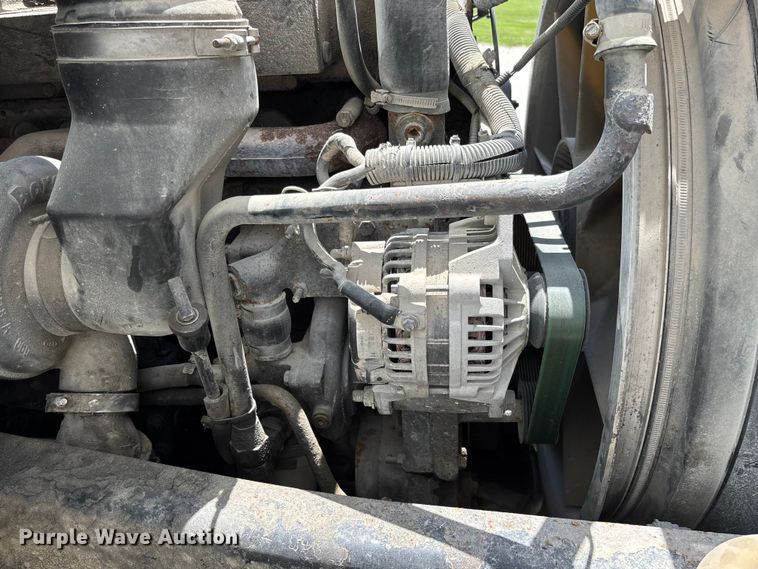 image for item FC1774 2002 Volvo VNL semi truck