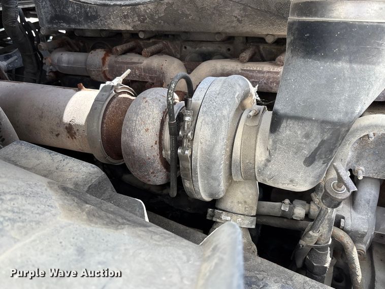 image for item FC1774 2002 Volvo VNL semi truck