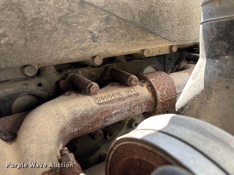 image for item FC1774 2002 Volvo VNL semi truck