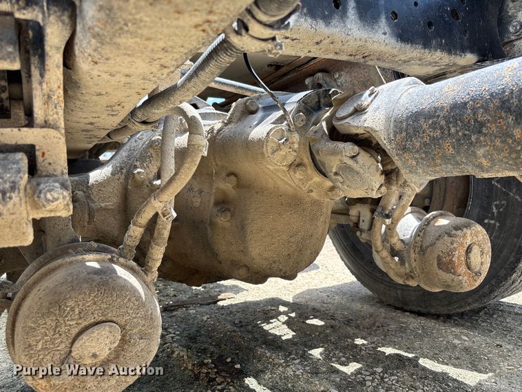 image for item FC1774 2002 Volvo VNL semi truck