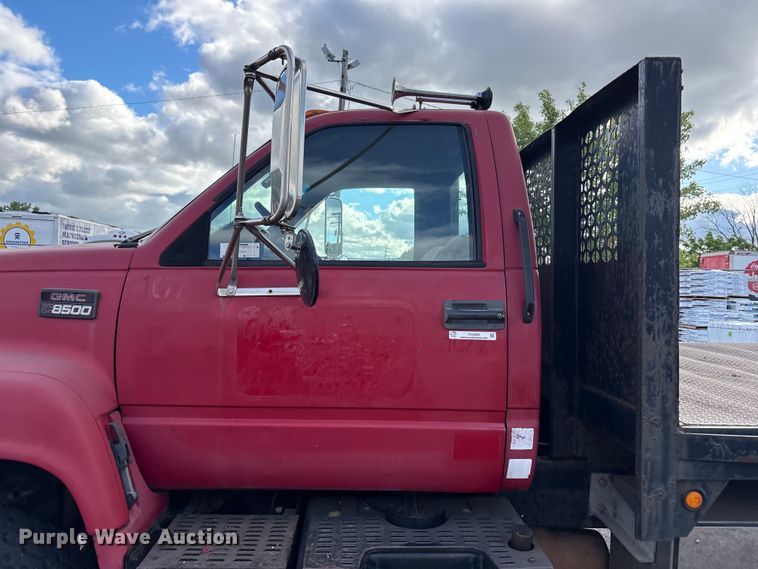 image for item FC2405 2001 GMC C7500 flatbed truck
