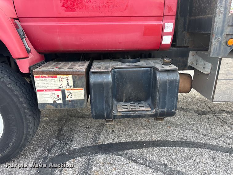 image for item FC2405 2001 GMC C7500 flatbed truck