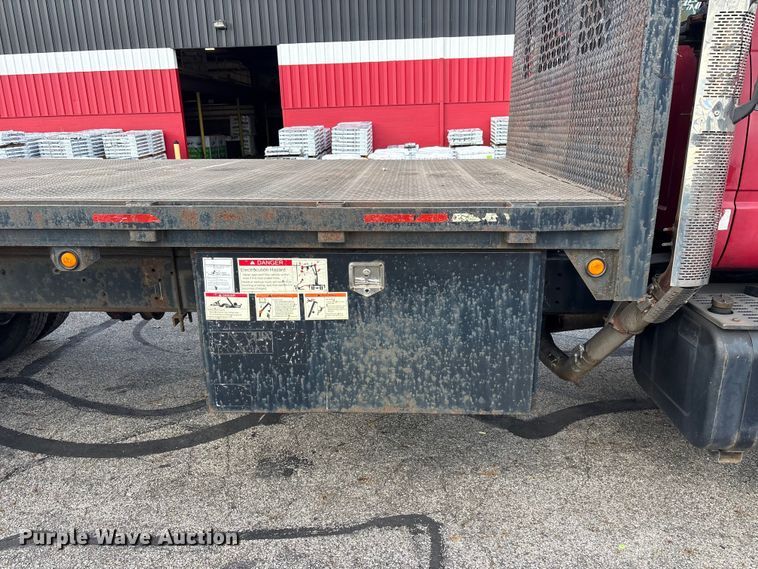 image for item FC2405 2001 GMC C7500 flatbed truck