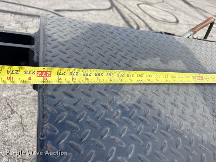image for item FC2405 2001 GMC C7500 flatbed truck